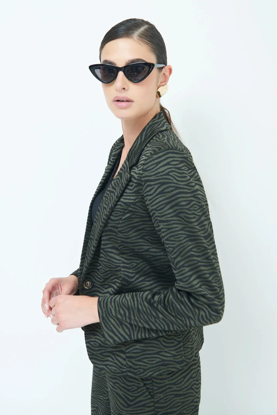 Chic fitted blazer with lapel collar wholesale